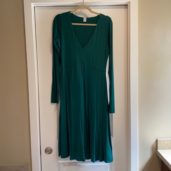 Old Navy Long Sleeve Vneck Midi Dress 